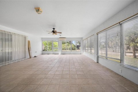 House in North Port, Florida 3 bedrooms, 217.39 sq.m. № 2143082 - photo 27
