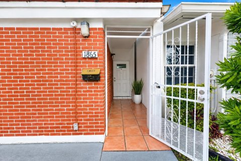 Touwnhouse à vendre à Hialeah, Floride: 1 chambre, 69.68 m2 № 2436071 - photo 2