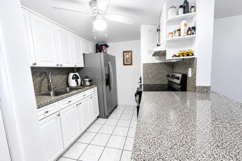 Touwnhouse à vendre à Hialeah, Floride: 1 chambre, 69.68 m2 № 2436071 - photo 7