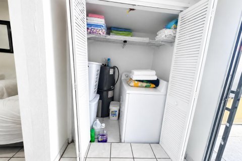 Touwnhouse à vendre à Hialeah, Floride: 1 chambre, 69.68 m2 № 2436071 - photo 11