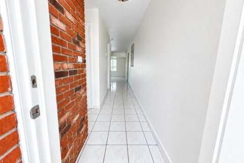 Touwnhouse à vendre à Hialeah, Floride: 1 chambre, 69.68 m2 № 2436071 - photo 3