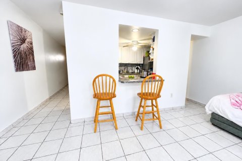 Touwnhouse à vendre à Hialeah, Floride: 1 chambre, 69.68 m2 № 2436071 - photo 8
