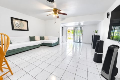 Touwnhouse à vendre à Hialeah, Floride: 1 chambre, 69.68 m2 № 2436071 - photo 9