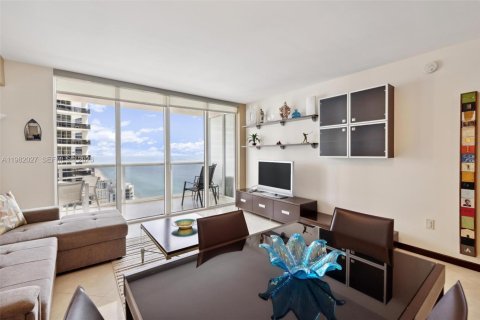 Condo in Hallandale Beach, Florida, 1 bedroom  № 2052949 - photo 4