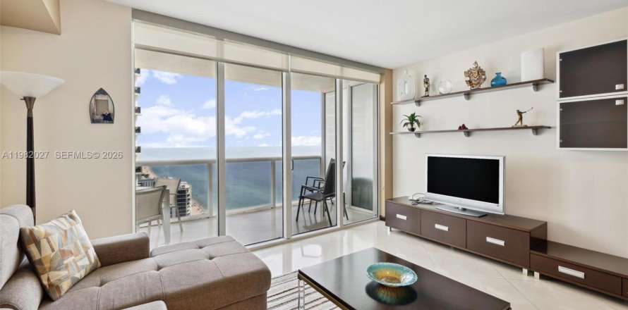 Condo in Hallandale Beach, Florida, 1 bedroom  № 2052949