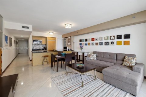 Condo in Hallandale Beach, Florida, 1 bedroom  № 2052949 - photo 3