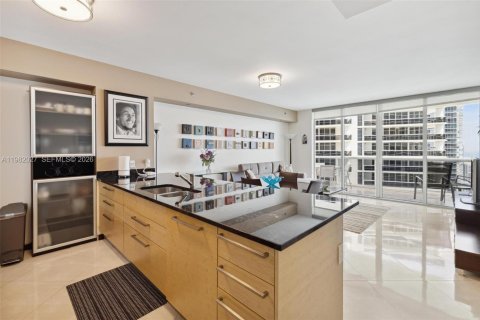 Condo in Hallandale Beach, Florida, 1 bedroom  № 2052949 - photo 7