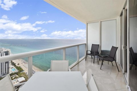 Condo in Hallandale Beach, Florida, 1 bedroom  № 2052949 - photo 14