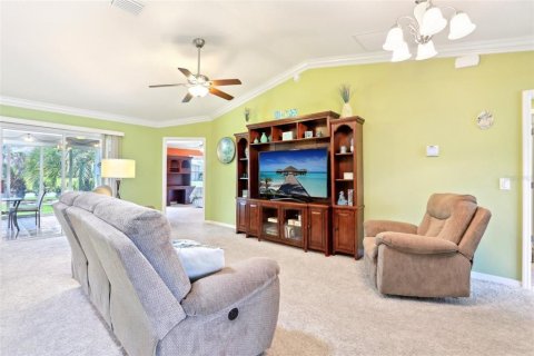 House in The Villages, Florida 3 bedrooms, 142.23 sq.m. № 1681860 - photo 6