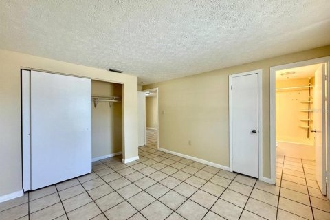 Villa ou maison à louer à Tampa, Floride: 3 chambres, 119.66 m2 № 2419825 - photo 10