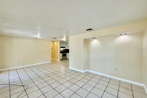 Villa ou maison à louer à Tampa, Floride: 3 chambres, 119.66 m2 № 2419825 - photo 8