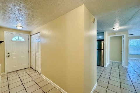 Villa ou maison à louer à Tampa, Floride: 3 chambres, 119.66 m2 № 2419825 - photo 3