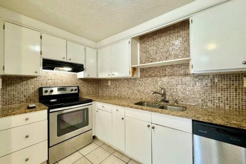 Villa ou maison à louer à Tampa, Floride: 3 chambres, 119.66 m2 № 2419825 - photo 5