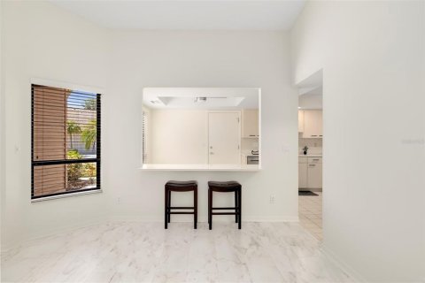 Condo in Sarasota, Florida, 2 bedrooms № 2236227 - photo 12