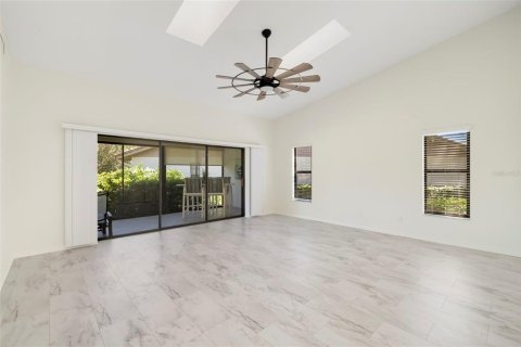 Condo in Sarasota, Florida, 2 bedrooms № 2236227 - photo 5