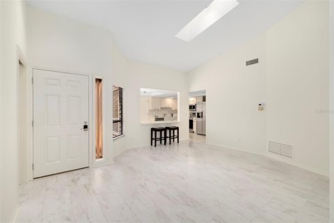 Condo in Sarasota, Florida, 2 bedrooms № 2236227 - photo 9