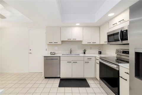 Condo in Sarasota, Florida, 2 bedrooms № 2236227 - photo 14