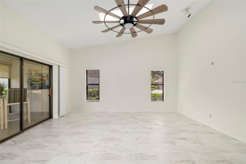 Condo in Sarasota, Florida, 2 bedrooms № 2236227 - photo 7