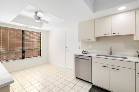 Condo in Sarasota, Florida, 2 bedrooms № 2236227 - photo 17