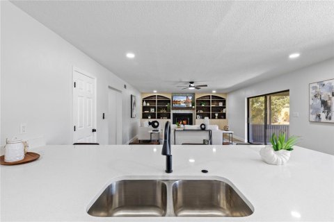 House in Plant City, Florida 4 bedrooms, 258.27 sq.m. № 1831662 - photo 8