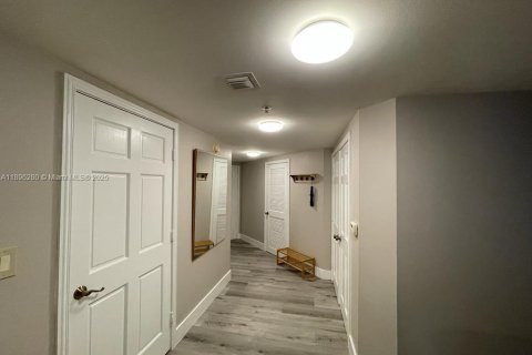 Condo in Hallandale Beach, Florida, 2 bedrooms  № 1950431 - photo 14