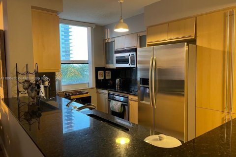 Condo in Hallandale Beach, Florida, 2 bedrooms  № 1950431 - photo 9