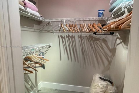 Condo in Hallandale Beach, Florida, 2 bedrooms  № 1950431 - photo 4