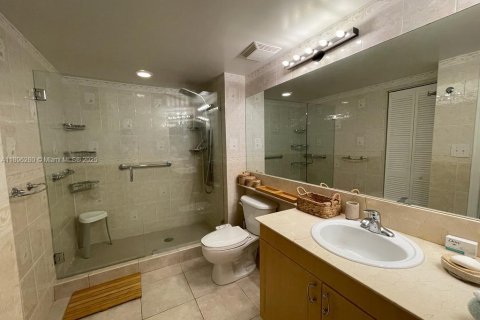 Condo in Hallandale Beach, Florida, 2 bedrooms  № 1950431 - photo 5
