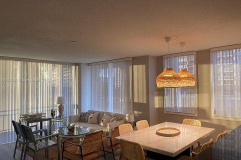 Condo in Hallandale Beach, Florida, 2 bedrooms  № 1950431 - photo 7