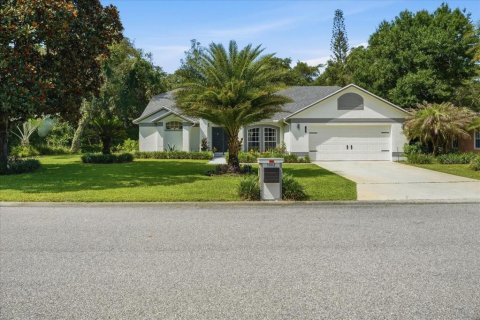 House in Lake Wales, Florida 3 bedrooms, 185.53 sq.m. № 2219311 - photo 2