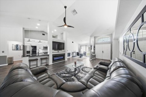 House in Lake Wales, Florida 3 bedrooms, 185.53 sq.m. № 2219311 - photo 4