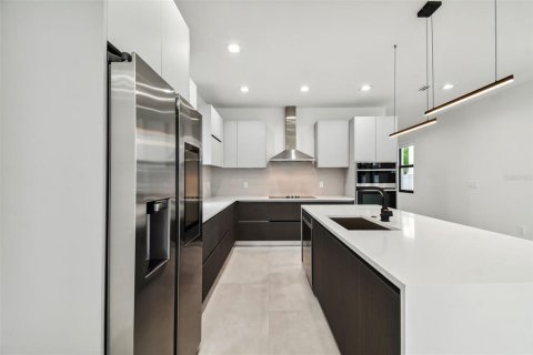 Casa en venta en Tampa, Florida, 4 dormitorios, 241.17 m2 № 1650338 - foto 9