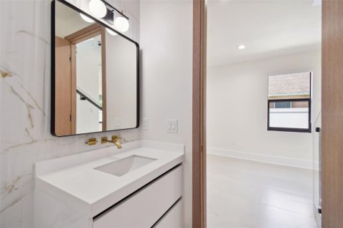 Casa en venta en Tampa, Florida, 4 dormitorios, 241.17 m2 № 1650338 - foto 22