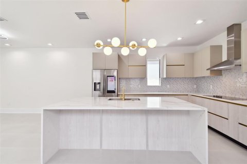 Casa en venta en Tampa, Florida, 4 dormitorios, 241.17 m2 № 1650338 - foto 20