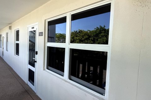 Copropriété à vendre à Deerfield Beach, Floride: 2 chambres, 78.5 m2 № 2169482 - photo 3