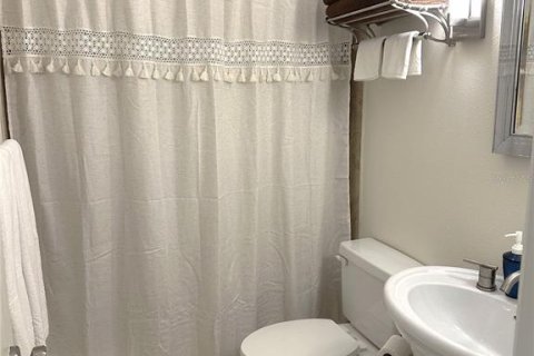 Condo in Sarasota, Florida, 2 bedrooms  № 1884829 - photo 15