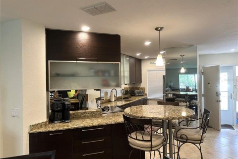 Condo in Sarasota, Florida, 2 bedrooms  № 1884829 - photo 5