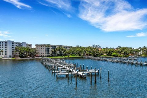 Condo in Sarasota, Florida, 2 bedrooms  № 1884829 - photo 18