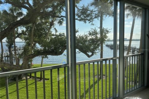 Condo in Sarasota, Florida, 2 bedrooms  № 1884829 - photo 1