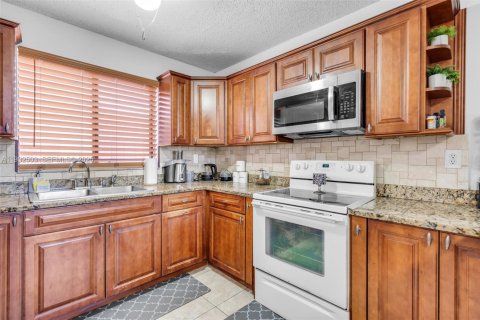 Снять в аренду кондоминиум в Хайалиа, Флорида 3 спальни, 90.3м2, № 1992606 - фото 11