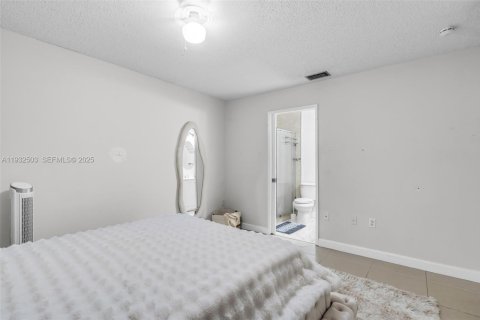 Снять в аренду кондоминиум в Хайалиа, Флорида 3 спальни, 90.3м2, № 1992606 - фото 16