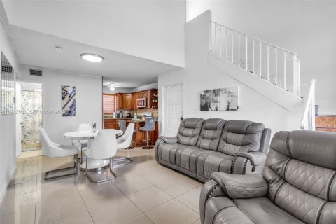 Снять в аренду кондоминиум в Хайалиа, Флорида 3 спальни, 90.3м2, № 1992606 - фото 6