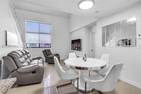 Снять в аренду кондоминиум в Хайалиа, Флорида 3 спальни, 90.3м2, № 1992606 - фото 5