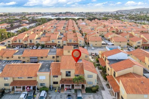 Снять в аренду кондоминиум в Хайалиа, Флорида 3 спальни, 90.3м2, № 1992606 - фото 23