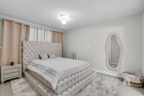 Снять в аренду кондоминиум в Хайалиа, Флорида 3 спальни, 90.3м2, № 1992606 - фото 15