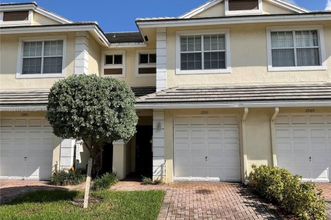Adosado en venta en Oakland Park, Florida, 2 dormitorios, 132.29 m2 № 1956958 - foto 1