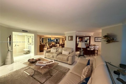 Condo in Riviera Beach, Florida, 3 bedrooms  № 1965832 - photo 5