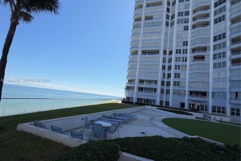 Condo in Riviera Beach, Florida, 3 bedrooms  № 1965832 - photo 14