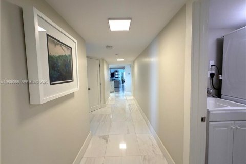 Condo in Riviera Beach, Florida, 3 bedrooms  № 1965832 - photo 24