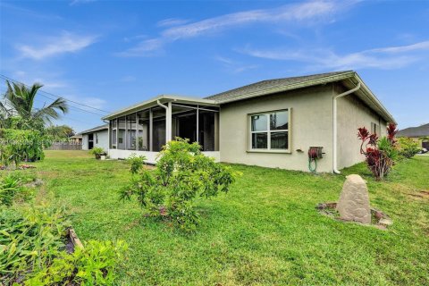 House in Port St. Lucie, Florida 4 bedrooms № 2003433 - photo 12